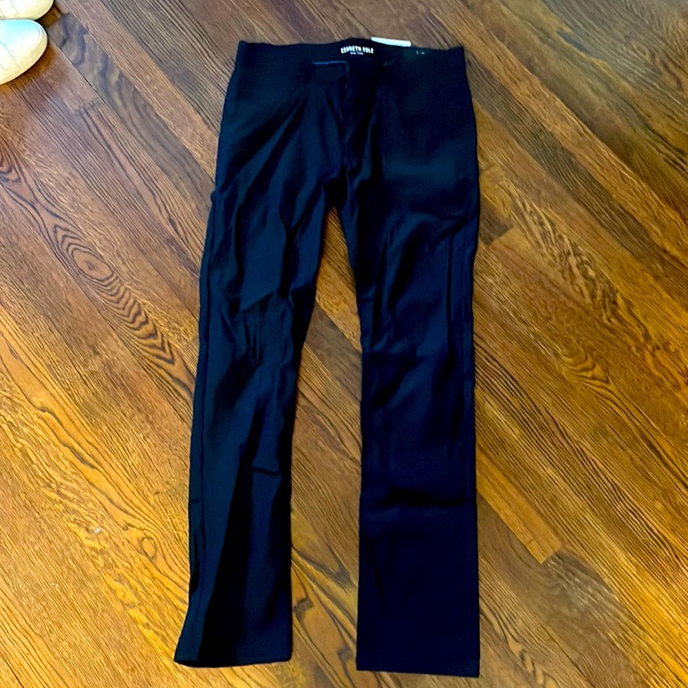Black pants 1 is Kenneth Cole size 32/32 and 2nd pair is Panama Jack 32/32